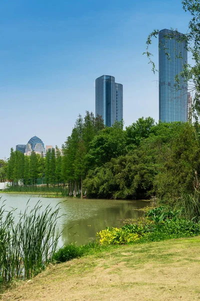 Lakeside Modern Office Building China — Stock Photo, Image