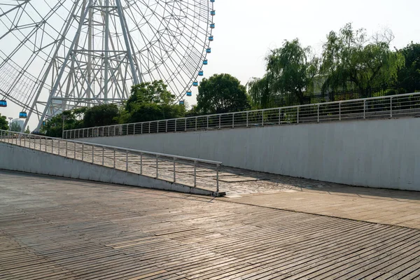 Empty Road Ferris Wheel City Park — Stock Photo, Image