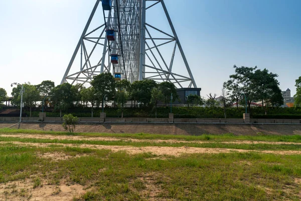 Camino Vacío Bajo Noria Parque Ciudad — Foto de Stock