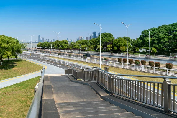 Çin 'deki boş şehir yolu ve binalar