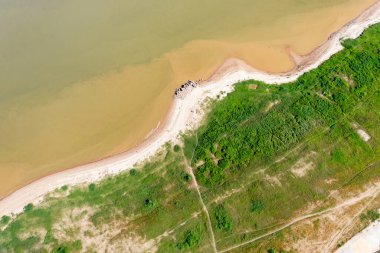 Nehir kıyısının havadan görünüşü, kuru nehir.