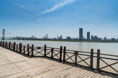 Gündüz şehir merkezindeki iş merkezinin ufuk çizgisi