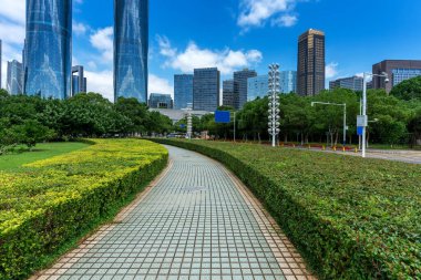 Şangay 'da modern bina geçmişi olan şehir parkı.