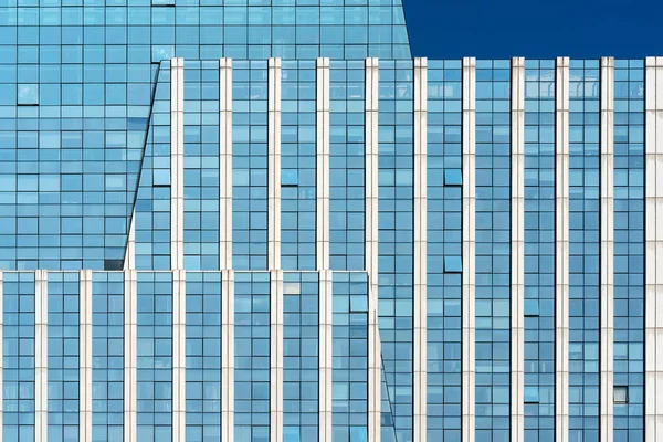 Een Prachtige Achtergrond Van Een Glazen Kantoorgebouw Reflecterende Wolken Geopende — Stockfoto
