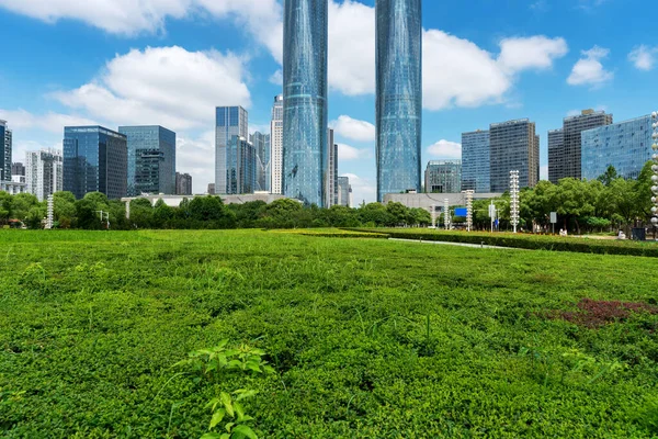 Stadtpark Mit Modernem Bauhintergrund Shanghai — Stockfoto