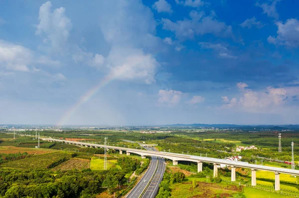 Şehir Viyadük Köprüsü Yol Manzarasının Kuş Bakışı Hava Fotoğrafçılığı — Stok fotoğraf