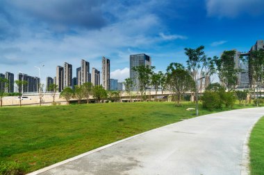 Modern şehirde yürüyüş yolu