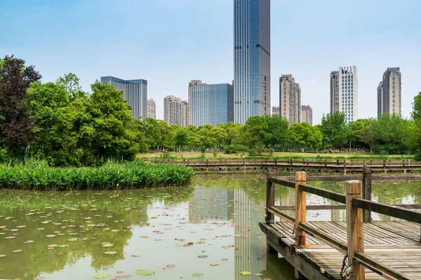 Lakeside Edifício Escritório Moderno China — Fotografia de Stock