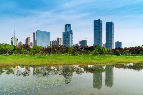 Modern Kantoorgebouw Aan Een Meer China — Stockfoto