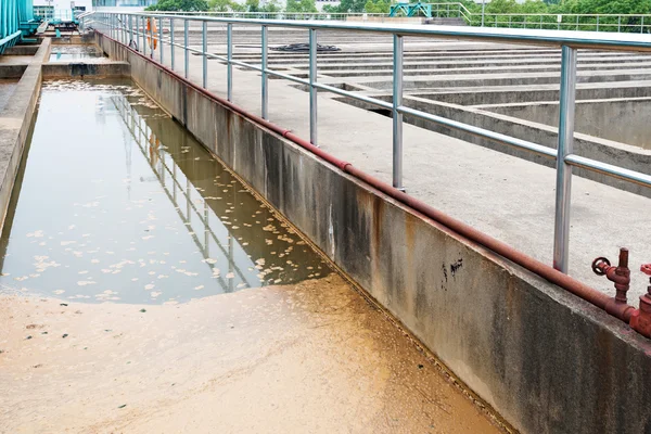 Moderne stedelijke afvalwaterzuiveringsinstallatie — Stockfoto