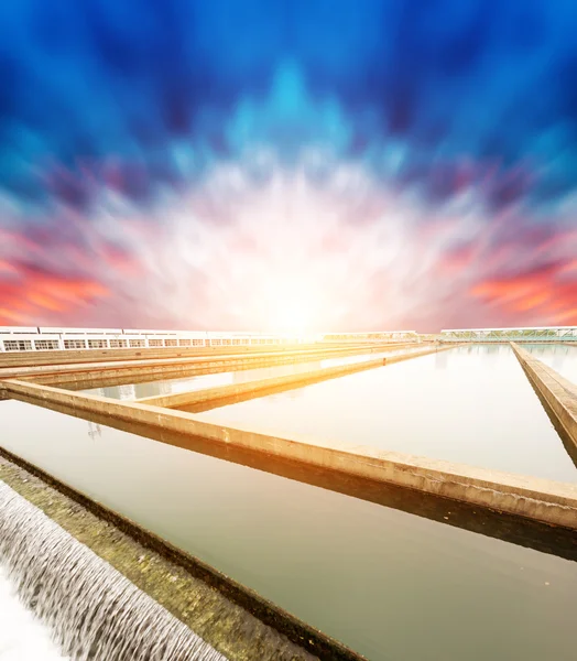 Moderna planta de tratamiento de aguas residuales urbanas —  Fotos de Stock