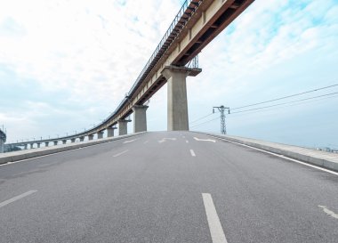 Beton yol eğrisi Viyadüğü içinde Şanghay