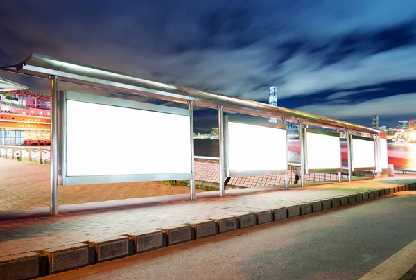 Puste billboard na przystanek autobusowy — Zdjęcie stockowe