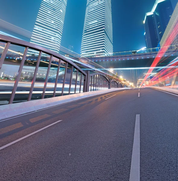 Asphalt road and modern city — Stock Photo, Image