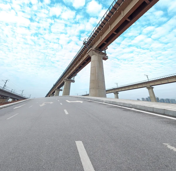 Beton yol eğrisi Viyadüğü içinde Şanghay — Stok fotoğraf