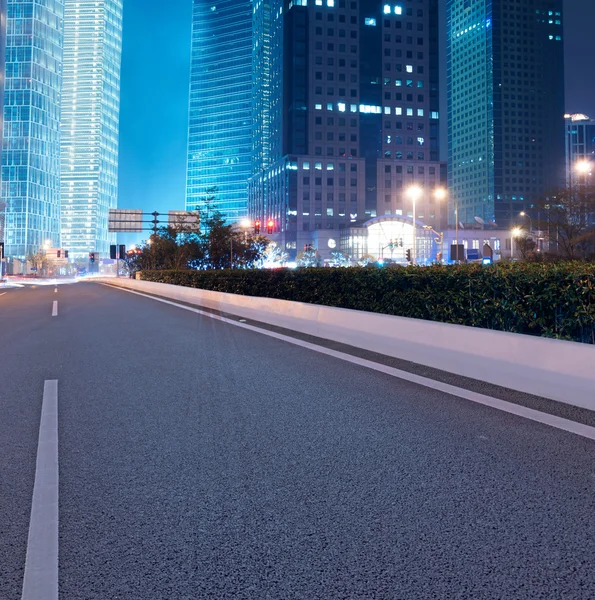 Asphalt road and modern city — Stock Photo, Image