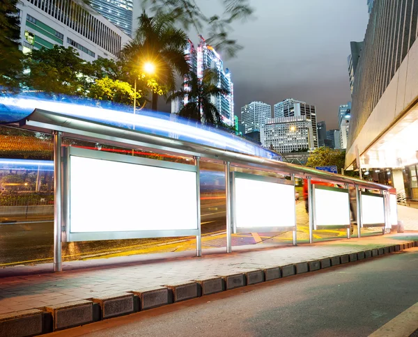 Lege billboard op bus stop — Stockfoto