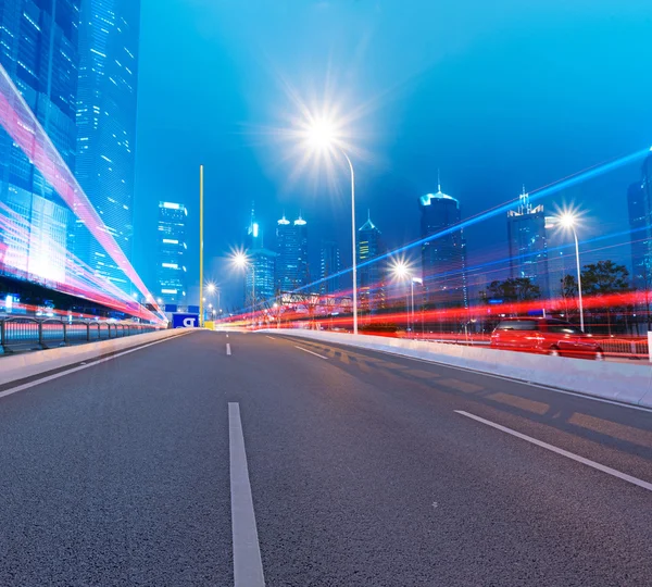 Asphalt road and modern city — Stock Photo, Image