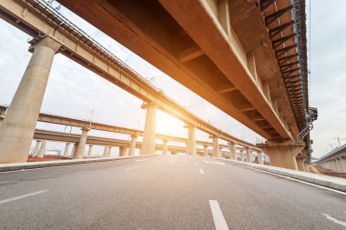 Beton yol eğrisi Viyadüğü içinde Şanghay