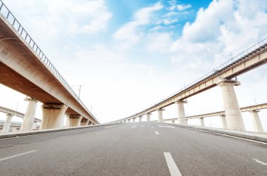 Beton yol eğrisi Viyadüğü içinde Şanghay