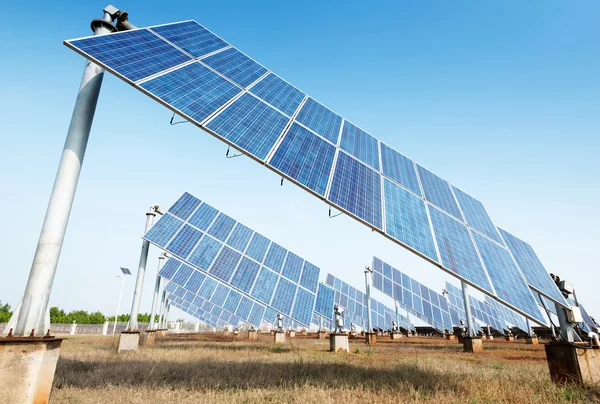Painéis fotovoltaicos — Fotografia de Stock