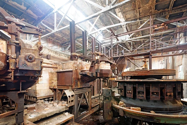 Oude verlaten fabriek — Stockfoto