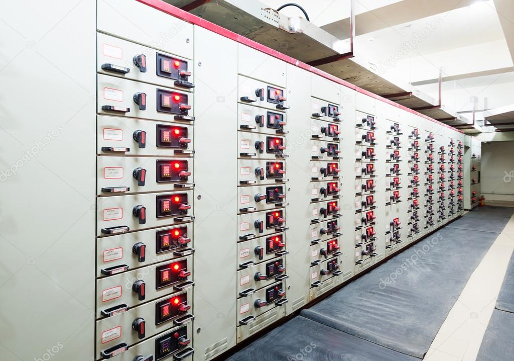 Electrical energy distribution substation