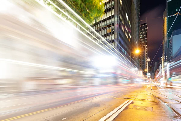 Pohled na noční Hongkong s auto světlo — Stock fotografie