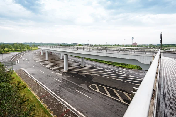 Krzywa betonu drogowego wiaduktu w Szanghaju — Zdjęcie stockowe