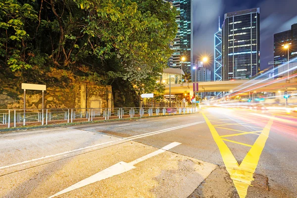 Hong Kong vue de nuit avec lumière de voiture — Photo