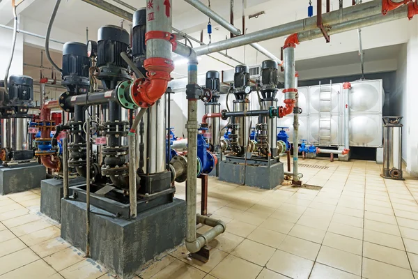 ekipman, kablolar ve borular