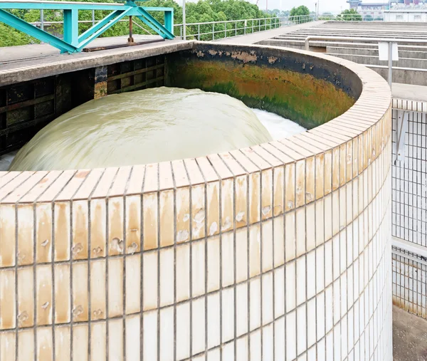 Moderne stedelijke afvalwaterzuiveringsinstallatie — Stockfoto