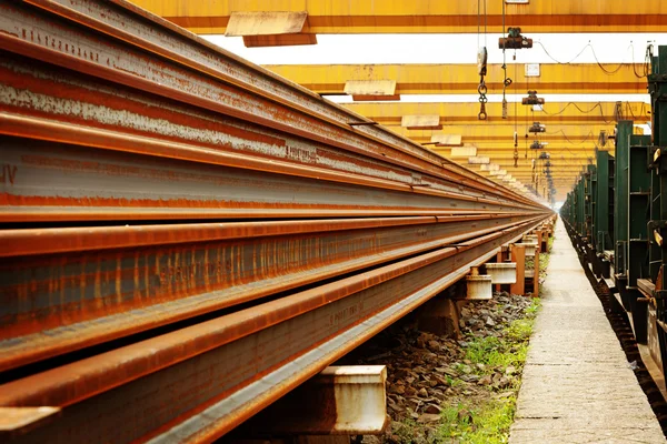 Steel pipes on rack — Stockfoto