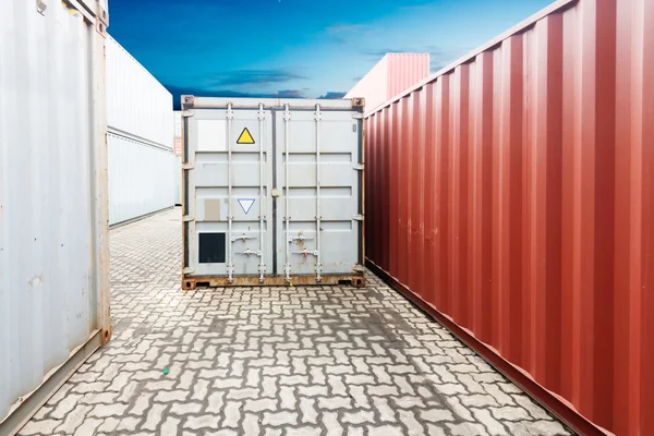 Stack of cargo containers at the docks — Stock Photo, Image