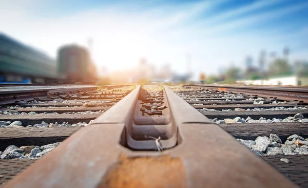 Plataforma de trem de carga com contêiner — Fotografia de Stock