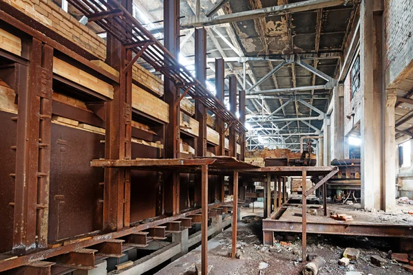 Velha fábrica abandonada — Fotografia de Stock