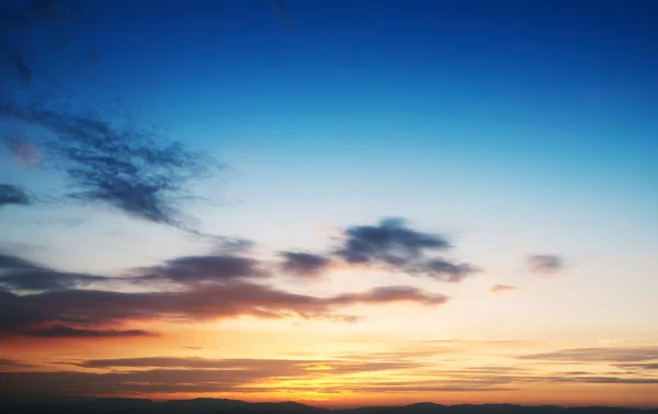 雲に沈む夕日 — ストック写真