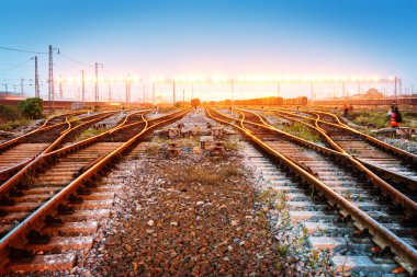 Kargo tren platformu konteyner ile