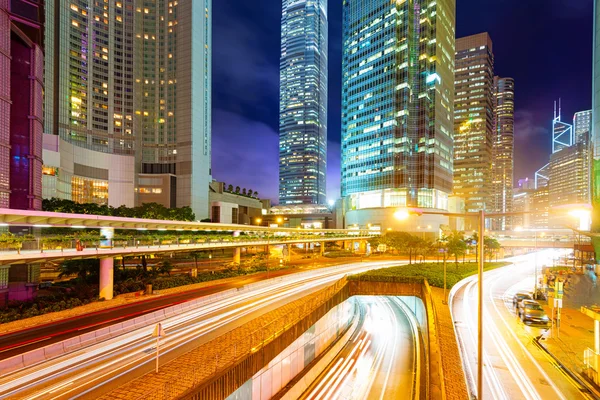 Tráfego em hong kong à noite — Fotografia de Stock