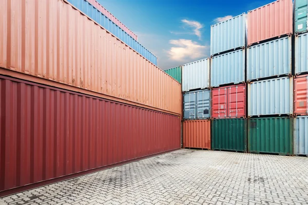 Impilabilità dei container di carico ai moli — Foto Stock