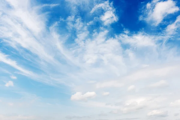 푸른 하늘의 구름들 — 스톡 사진