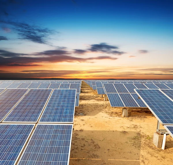 Paneles fotovoltaicos —  Fotos de Stock