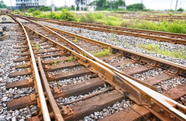 İleriye giden demiryolu