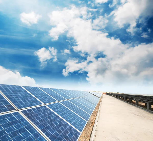 Solar panels against blue sky — Stock Photo, Image