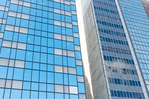 Edifício de vidro moderno — Fotografia de Stock