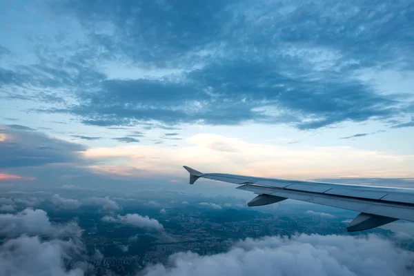 L'avion avec ciel — Photo