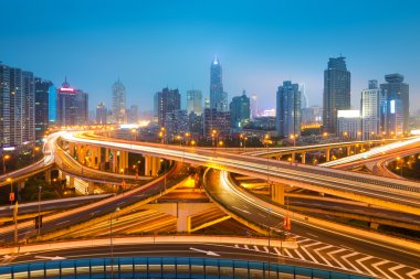 Shanghai Kavşağı Üstgeçit ve yükseltilmiş yol