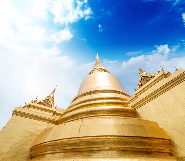 A golden pagoda in Thailand — Stock Photo, Image