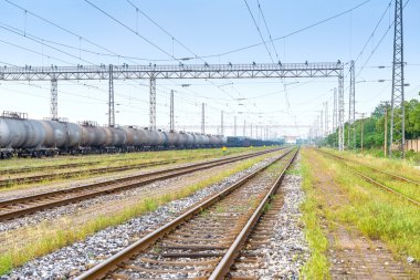 İleriye giden demiryolu