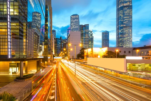 Hong Kong vue de nuit avec lumière de voiture — Photo